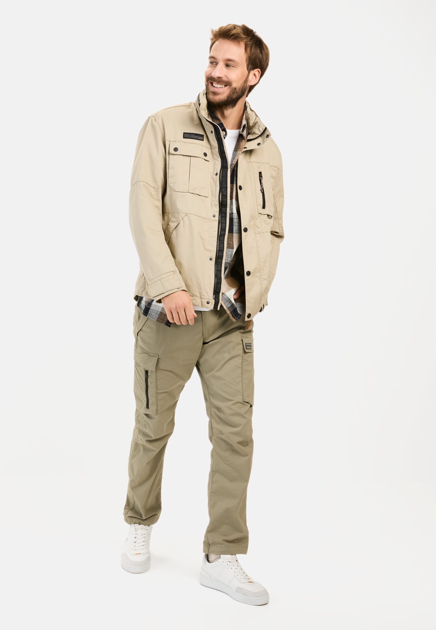 Herren Blouson im Fieldjacket-Stil Beige getragen vorne Ganzkörper