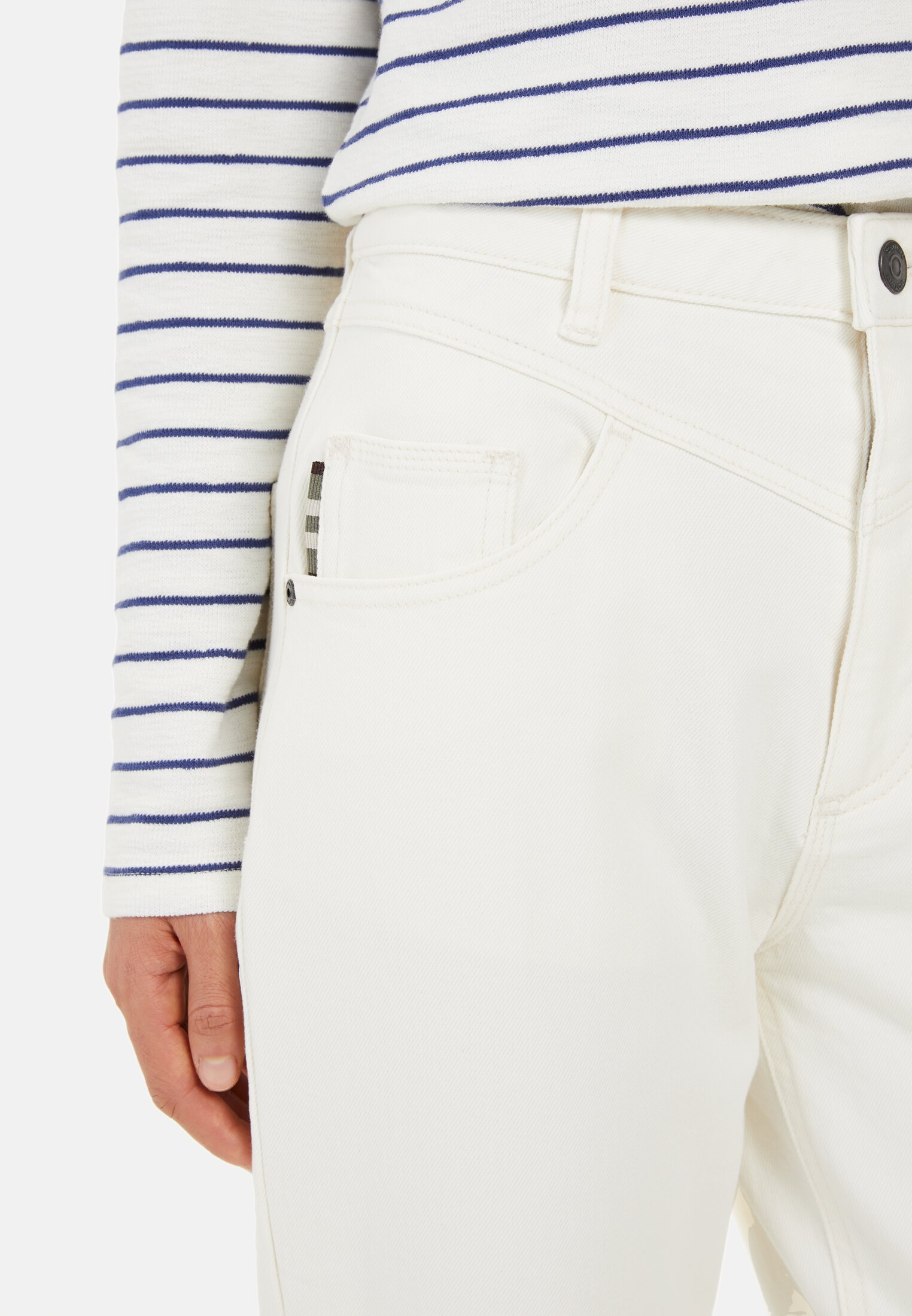 Women 5-pocket denim made from a cotton blend Bone White worn detail close